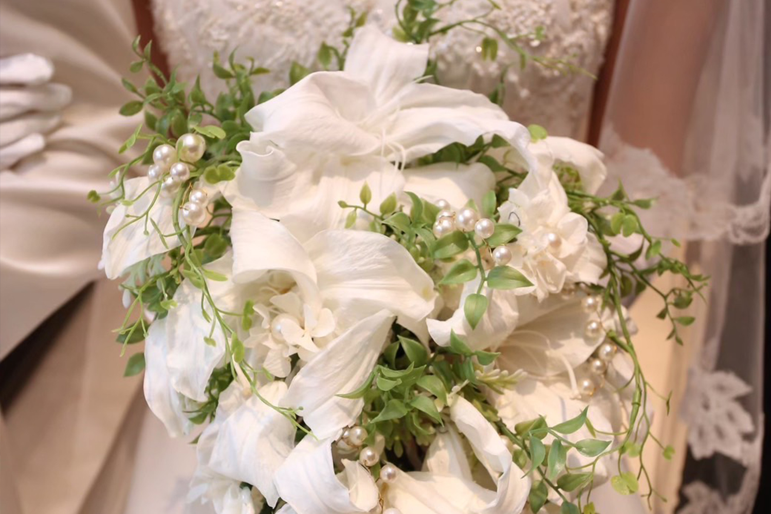 ウェディングアイテム、キャスケードブーケ